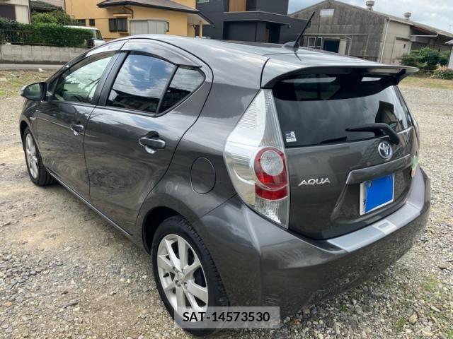 Toyota AQUA 2012-10 8883298-4