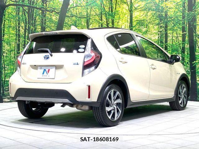 Toyota AQUA 2020-12 8883288-16