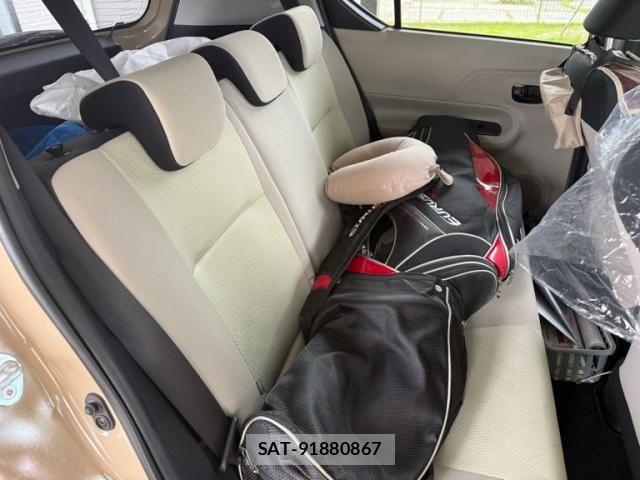 Toyota AQUA 2012-06 8883297-15