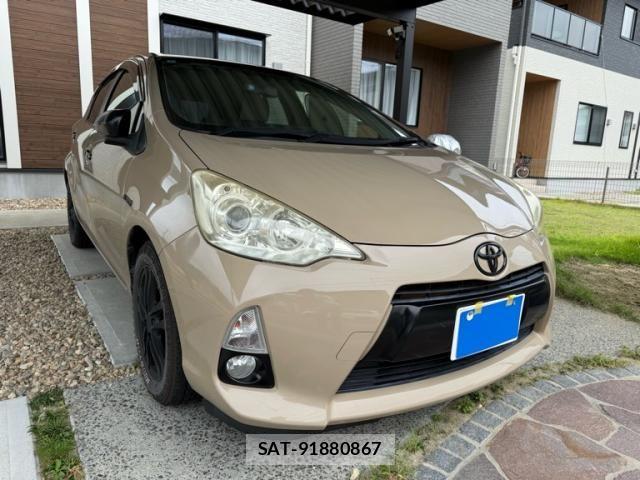 Toyota AQUA 2012-06 8883297-1