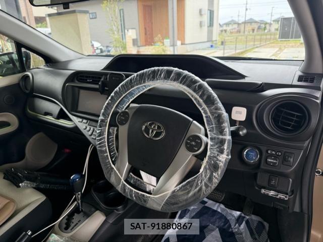 Toyota AQUA 2012-06 8883297-20