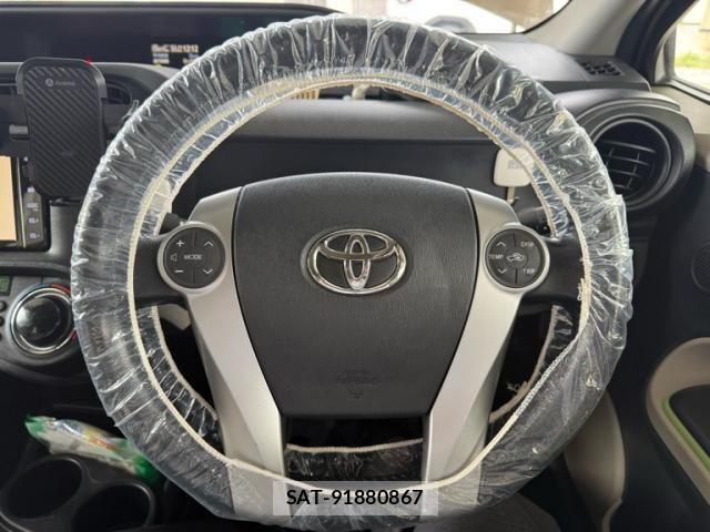 Toyota AQUA 2012-06 8883297-23