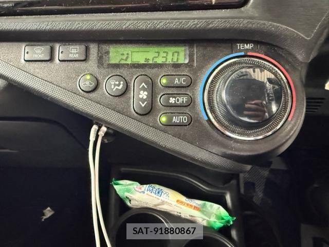 Toyota AQUA 2012-06 8883297-27