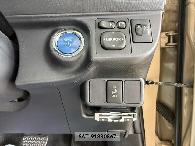 Toyota AQUA 2012-06 8883297-28