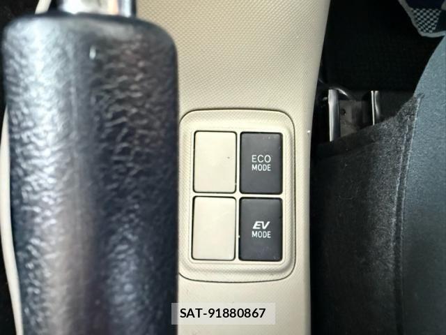 Toyota AQUA 2012-06 8883297-29