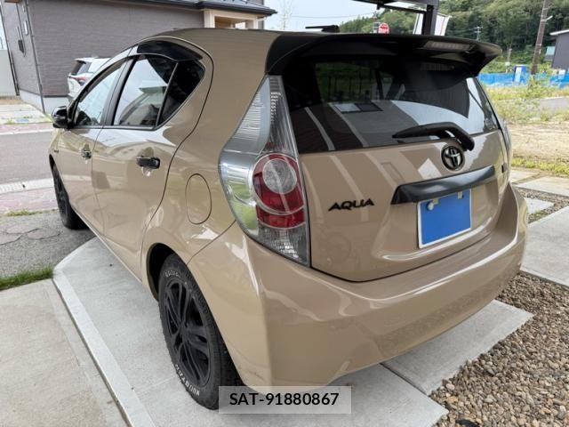 Toyota AQUA 2012-06 8883297-4