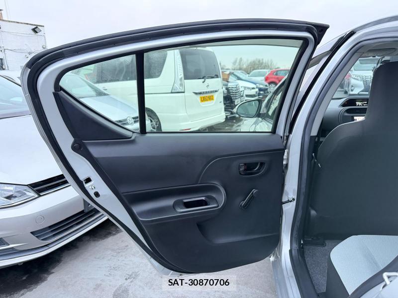 Toyota AQUA 2018-07 1184001-25