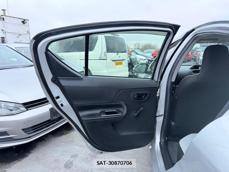 Toyota AQUA 2018-07 1184001-26