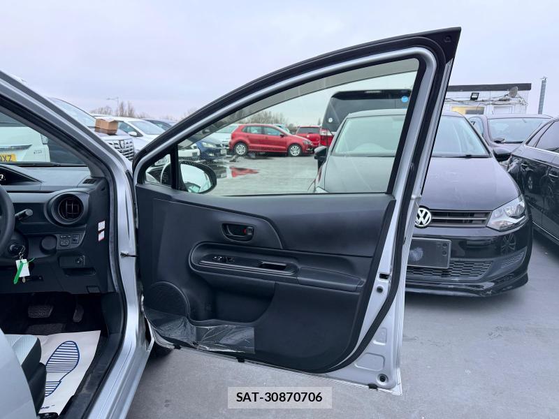 Toyota AQUA 2018-07 1184001-29