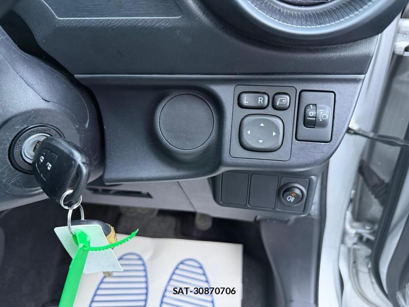 Toyota AQUA 2018-07 1184001-32
