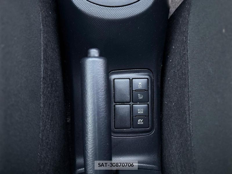 Toyota AQUA 2018-07 1184001-37