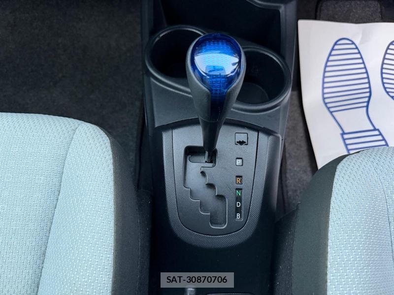 Toyota AQUA 2018-07 1184001-38