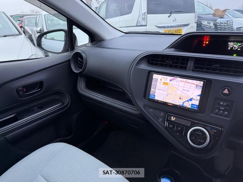 Toyota AQUA 2018-07 1184001-42