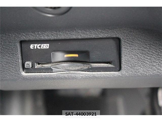 Nissan Ariya 2022-05 3831633-6