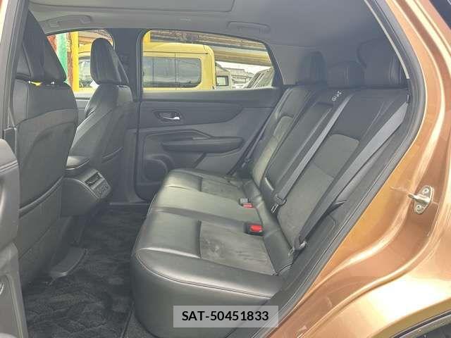 Nissan Ariya 2022-04 7214889-5