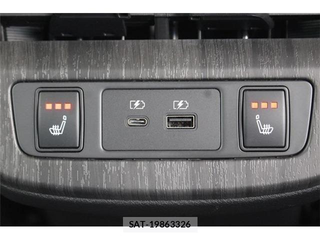 Nissan Ariya 2022-04 7214894-27