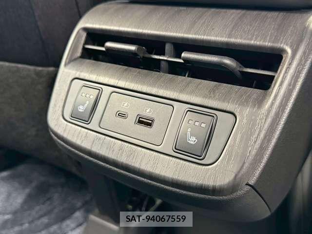 Nissan Ariya 2022-03 7214890-15