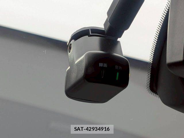 Nissan Ariya 2022-05 7720821-22