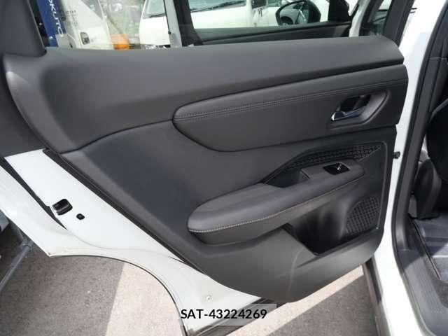 Nissan Ariya 2022-06 8206326-13
