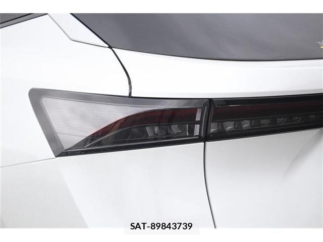 Nissan Ariya 2023-10 8334854-25