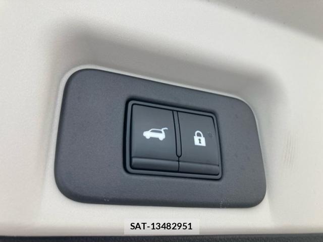 Nissan Ariya 2022-03 8827868-10