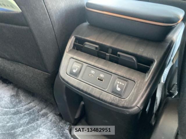 Nissan Ariya 2022-03 8827868-12