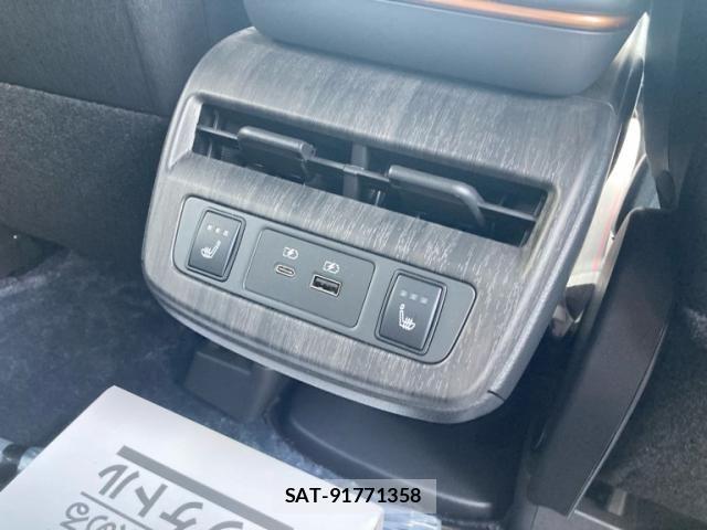 Nissan Ariya 2022-05 8827867-12