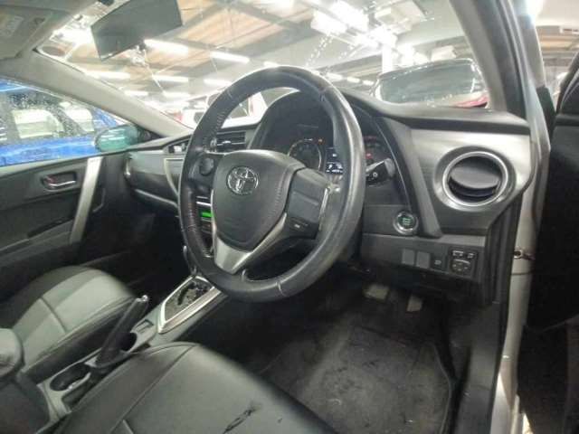 Toyota AURIS 2012 6280897-8