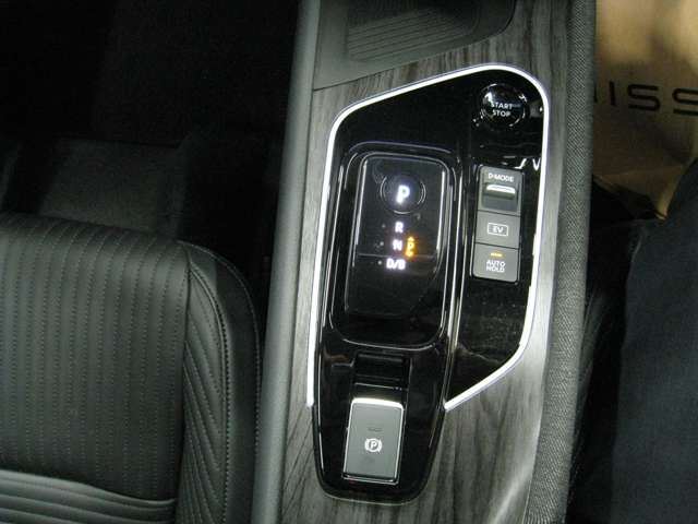 Nissan AURA 2025 6298710-7