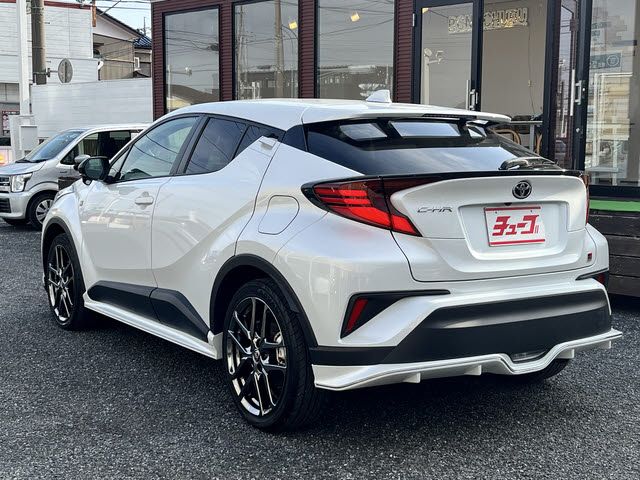 Toyota C-HR 2023 6286092-8