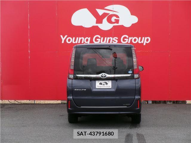 Toyota ESQUIRE 2015 6302339-8