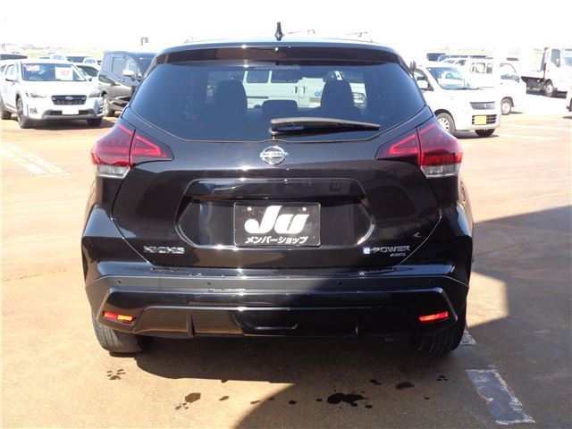 Nissan KICKS 2023 6310015-6