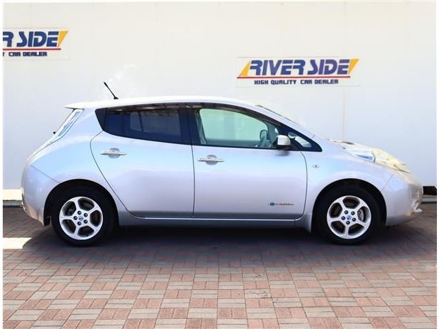 Nissan LEAF 2011 6318938-1