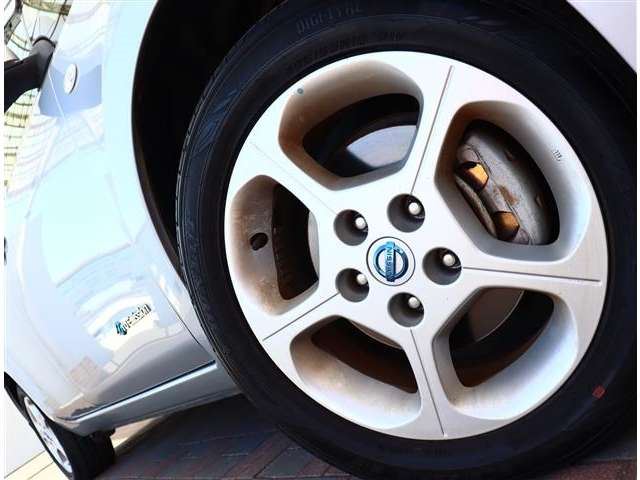 Nissan LEAF 2011 6318938-4