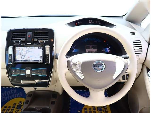 Nissan LEAF 2011 6318938-9