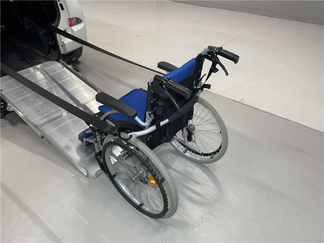 Toyota RACTIS 2015 6285889-4