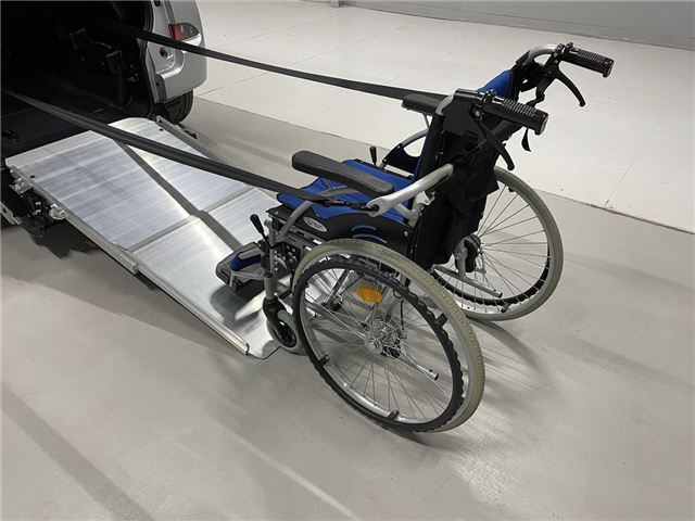Toyota RACTIS 2015 6285933-9