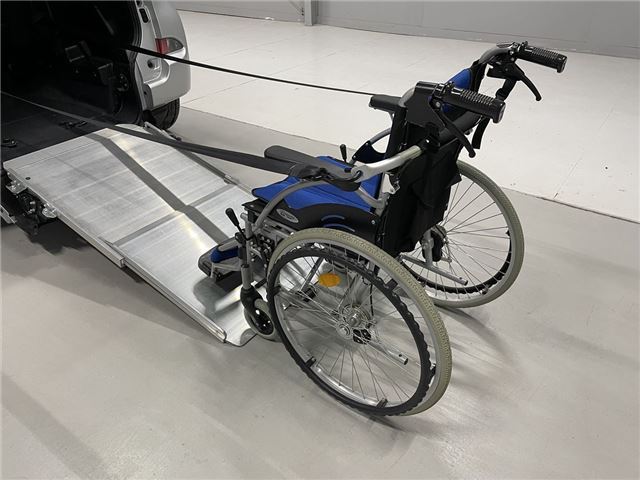 Toyota RACTIS 2014 6286031-7