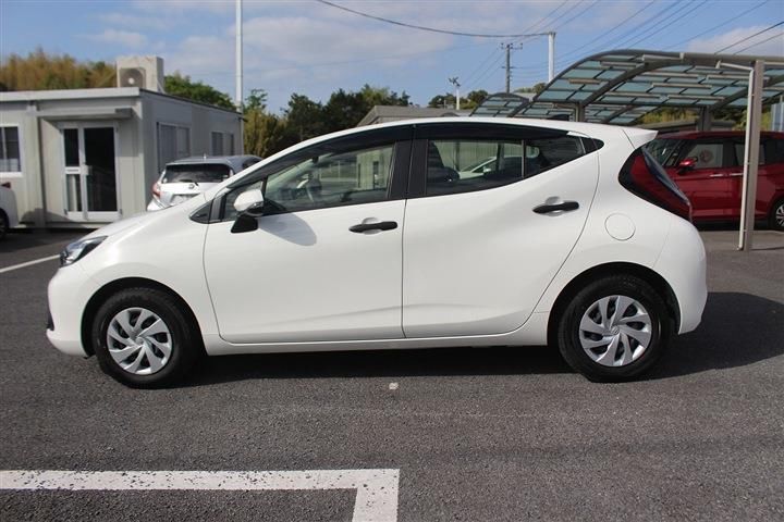 Toyota AQUA 2023 6359782-10