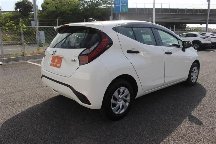 Toyota AQUA 2023 6359782-8