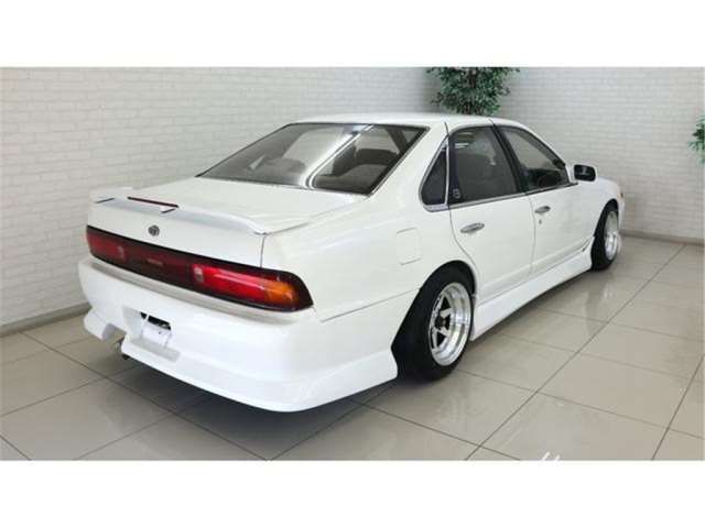 Nissan CEFIRO 1988 6371465-2