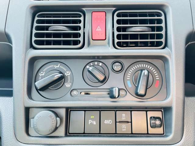 Nissan CLIPPER TRUCK 2025 6374138-4
