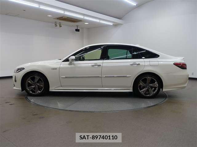 Toyota CROWN 2018 6332000-1