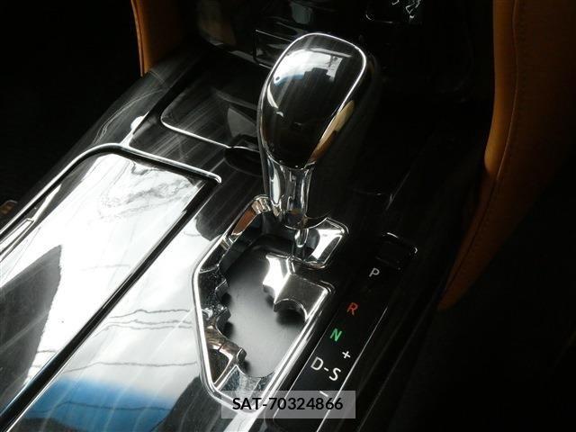 Toyota CROWN 2017 6332329-7