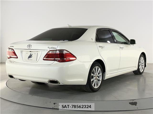 Toyota CROWN 2011 6370509-1