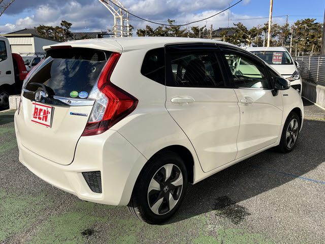 Honda FIT HYBRID 2017 6326701-8