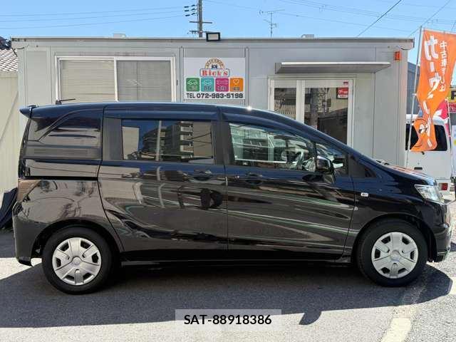 Honda FREED SPIKE 2011 6356831-2
