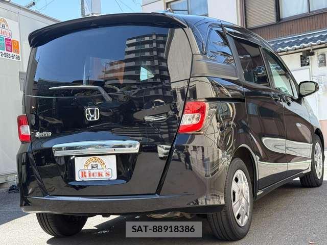 Honda FREED SPIKE 2011 6356831-3