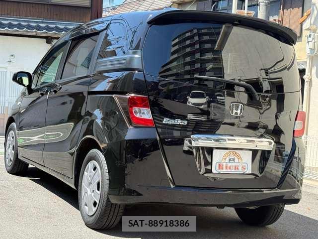 Honda FREED SPIKE 2011 6356831-5