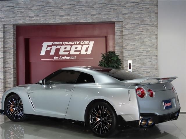 Nissan GT-R 2023 6327106-3